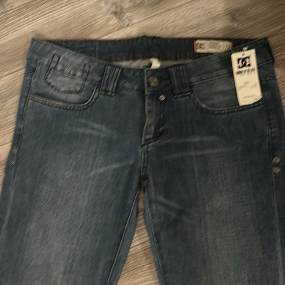 DC STRAIGHT VINTAGE II LOW RISE SIZE 28 NWT BLUE JEANS - Picture 3 of 7